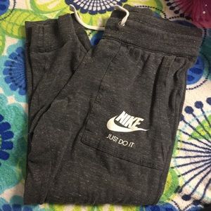 nike capris